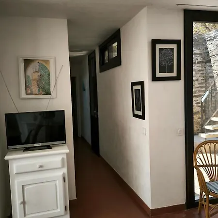 Tatil Evi Atypical House With Garden In Bormes-les-Mimosas